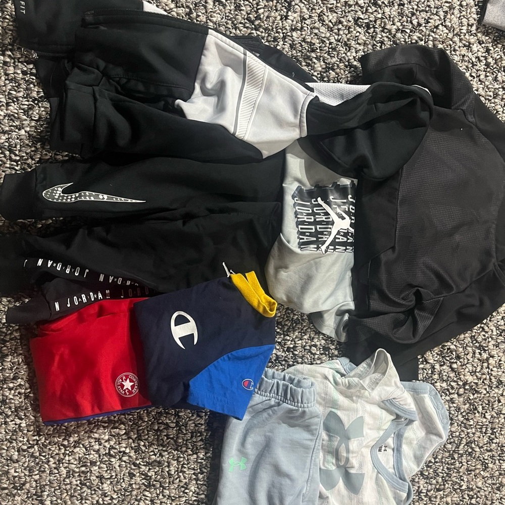 Nike Kids' Black and Gray Jogger Set